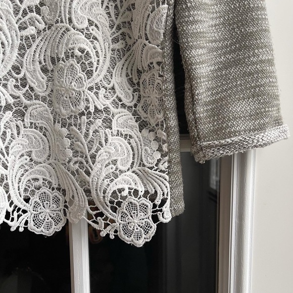 Lace front 3/4 sleeve top - Picture 3 of 10